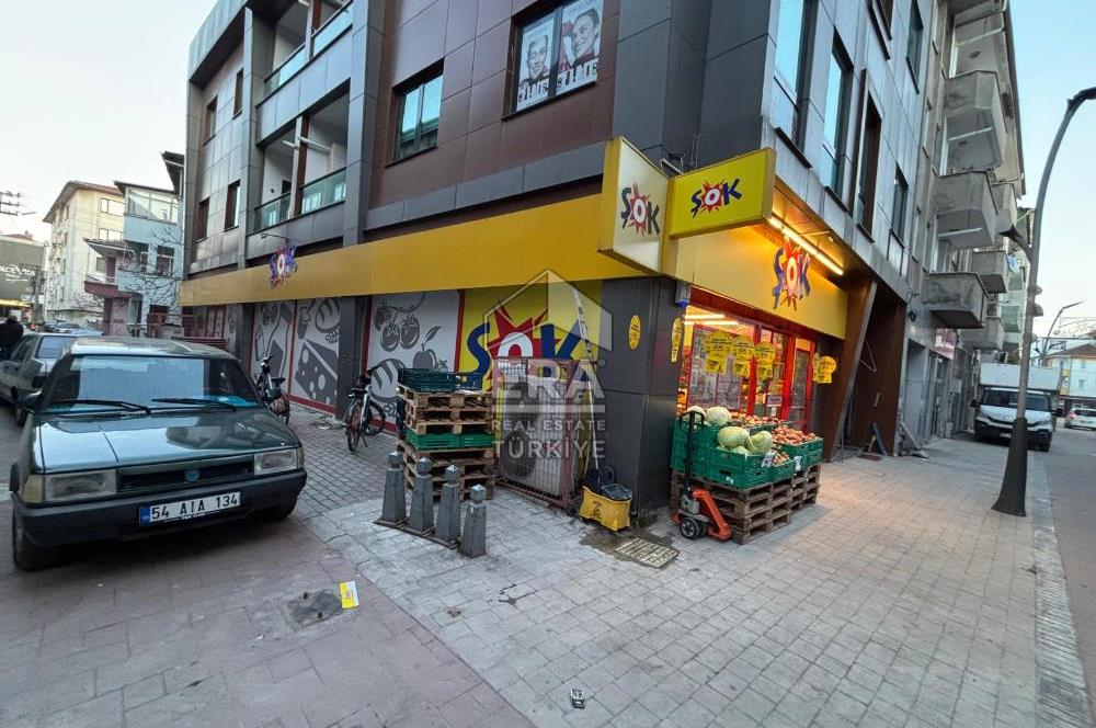 ERA KARAT ADAPAZARI ÇARK CADDESİNDE SATILIK 215 M2 DÜKKAN