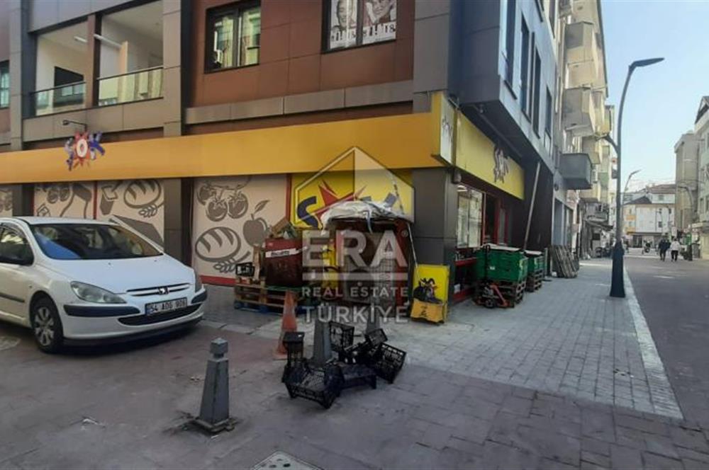 ERA KARAT ADAPAZARI ÇARK CADDESİNDE SATILIK 215 M2 DÜKKAN