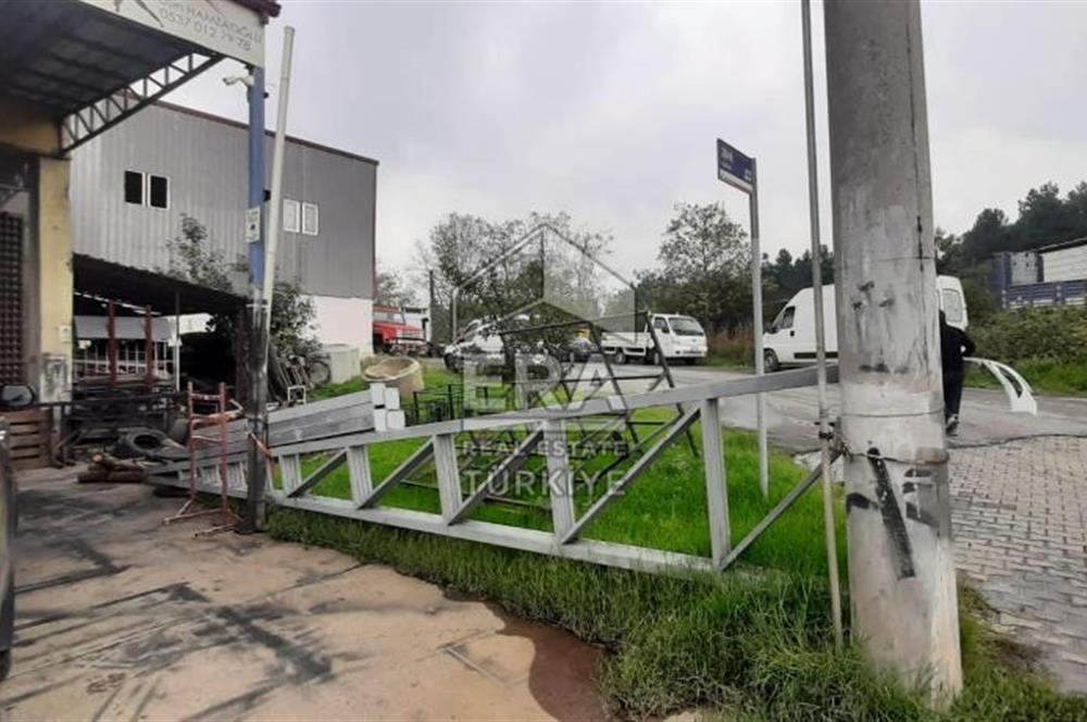 ERA KARAT HENDEK KÜÇÜK SANAYİ SİTESİNDE 180 M2 SATILIK DÜKKAN