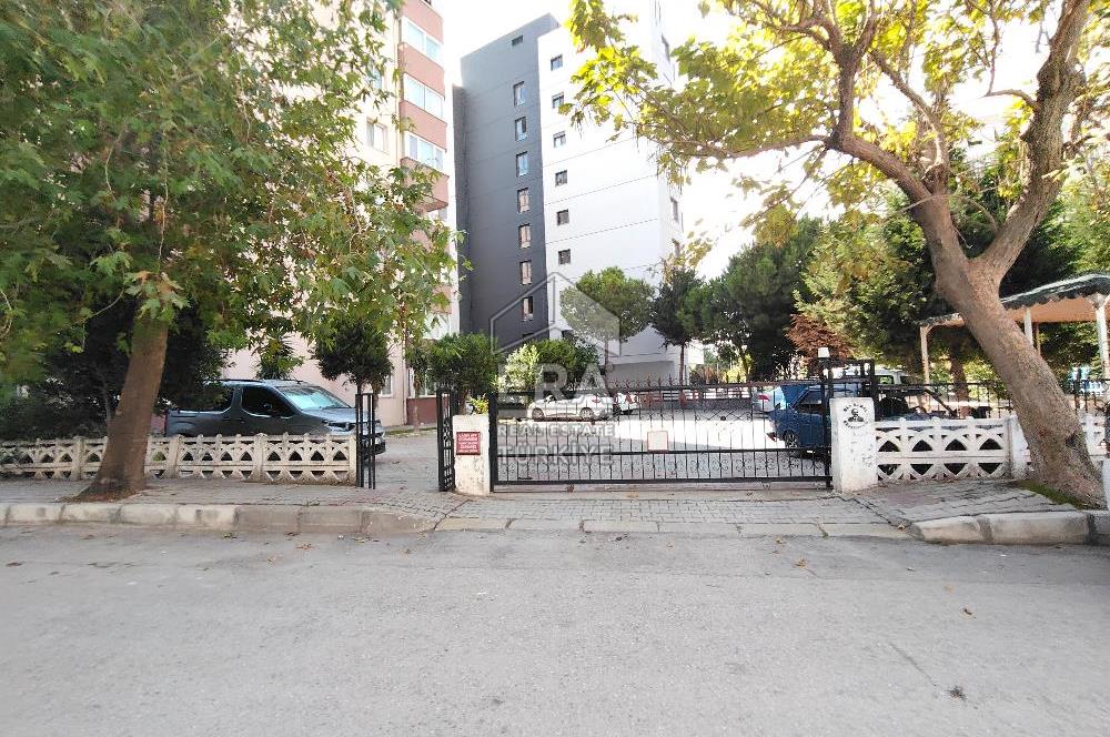 Kızılay Kan Bankası Yakını Satılık 3+1 Daire ve Dükkan Hissesi
