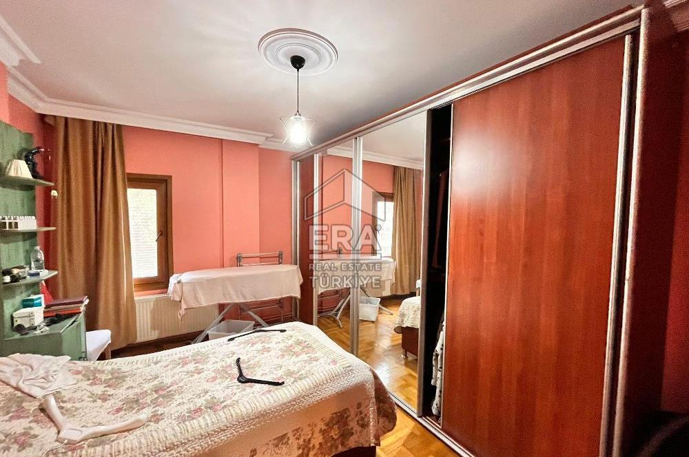 Metro ve Sahile Yürüyüş Mesafesinde Tarabya SanatçılarSitesi 3+1