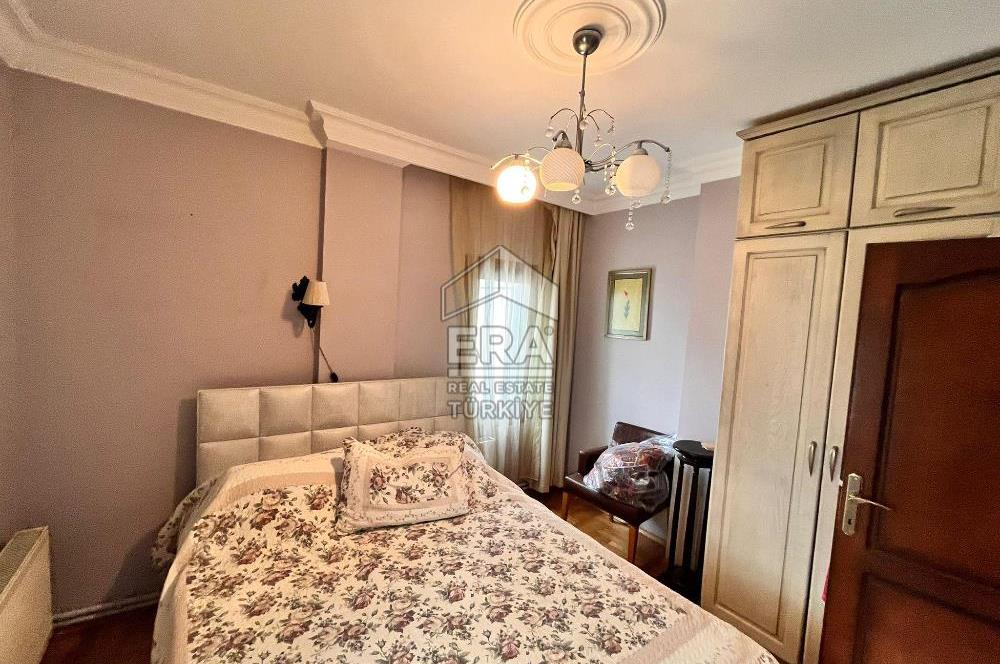 Metro ve Sahile Yürüyüş Mesafesinde Tarabya SanatçılarSitesi 3+1
