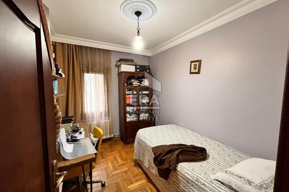 Metro ve Sahile Yürüyüş Mesafesinde Tarabya SanatçılarSitesi 3+1