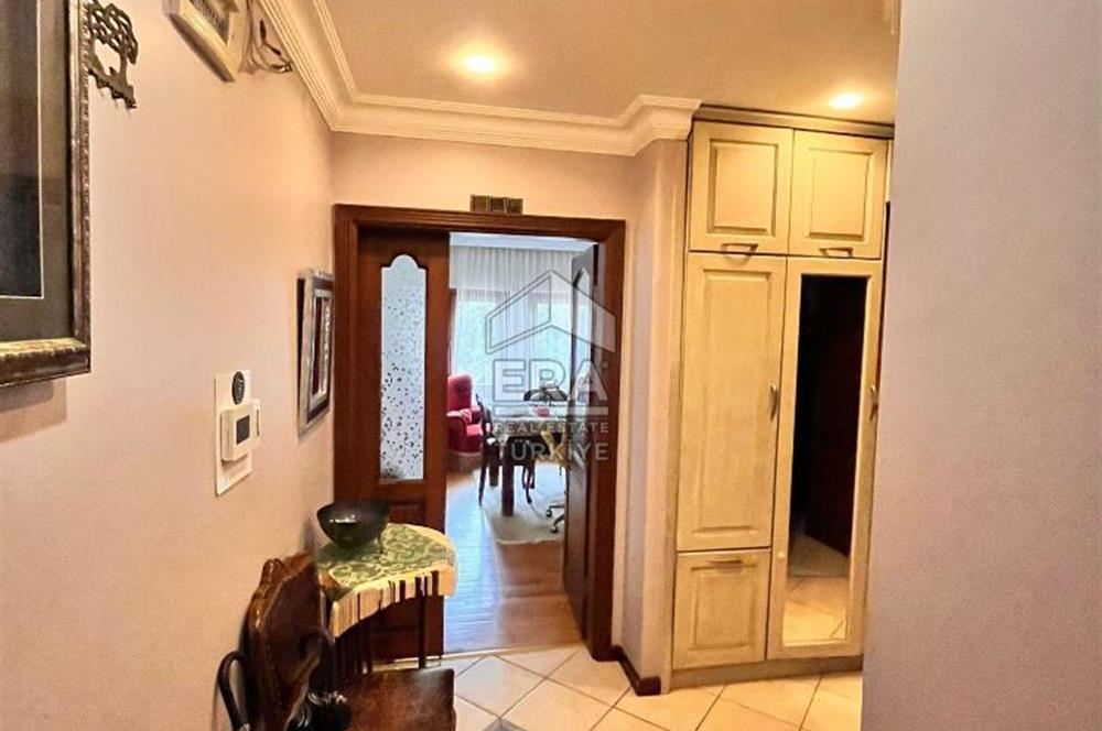 Metro ve Sahile Yürüyüş Mesafesinde Tarabya SanatçılarSitesi 3+1