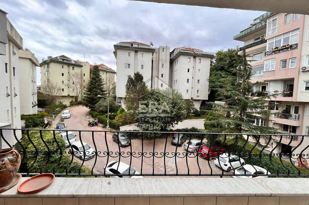 Metro ve Sahile Yürüyüş Mesafesinde Tarabya SanatçılarSitesi 3+1