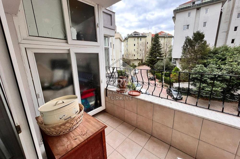 Metro ve Sahile Yürüyüş Mesafesinde Tarabya SanatçılarSitesi 3+1