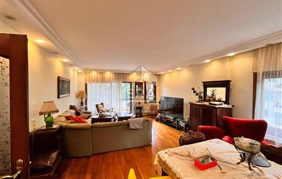 Metro ve Sahile Yürüyüş Mesafesinde Tarabya SanatçılarSitesi 3+1