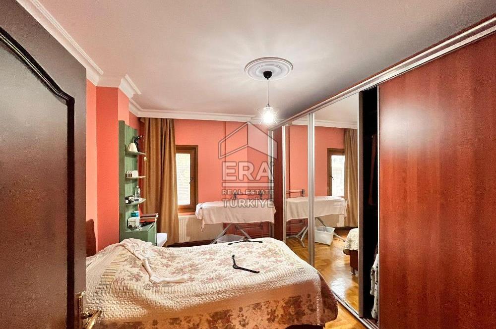 Metro ve Sahile Yürüyüş Mesafesinde Tarabya SanatçılarSitesi 3+1