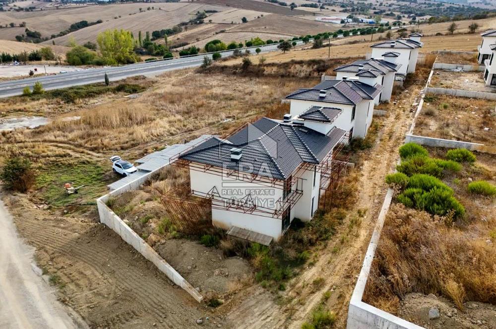 BALIKESİR KARESİ NAİPLİ'DE SATILIK 4+1 252 M² KÖŞE VİLLA