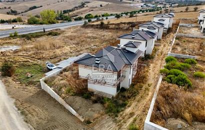 BALIKESİR KARESİ NAİPLİ'DE SATILIK 4+1 252 M² KÖŞE VİLLA