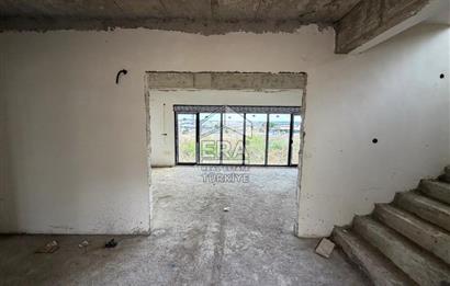BALIKESİR KARESİ NAİPLİ'DE SATILIK 4+1 252 M² KÖŞE VİLLA