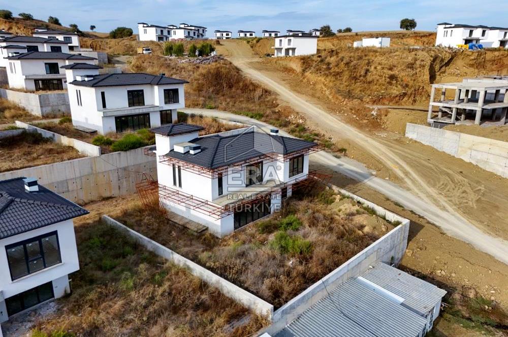 BALIKESİR KARESİ NAİPLİ'DE SATILIK 4+1 252 M² KÖŞE VİLLA