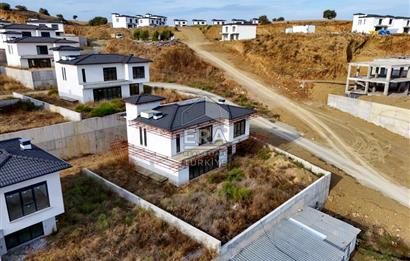 BALIKESİR KARESİ NAİPLİ'DE SATILIK 4+1 252 M² KÖŞE VİLLA