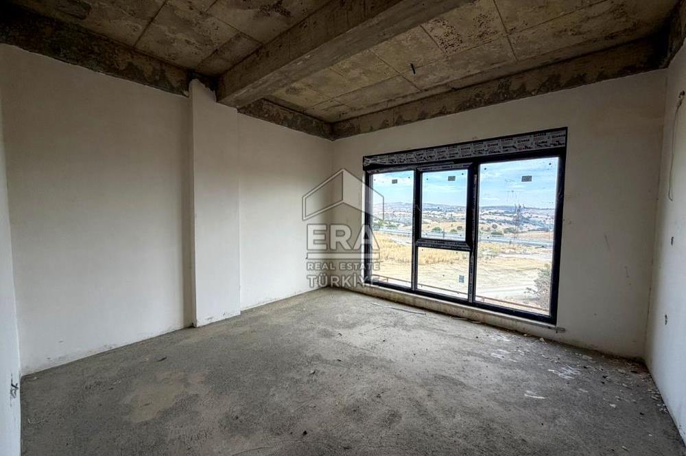 BALIKESİR KARESİ NAİPLİ'DE SATILIK 4+1 252 M² KÖŞE VİLLA