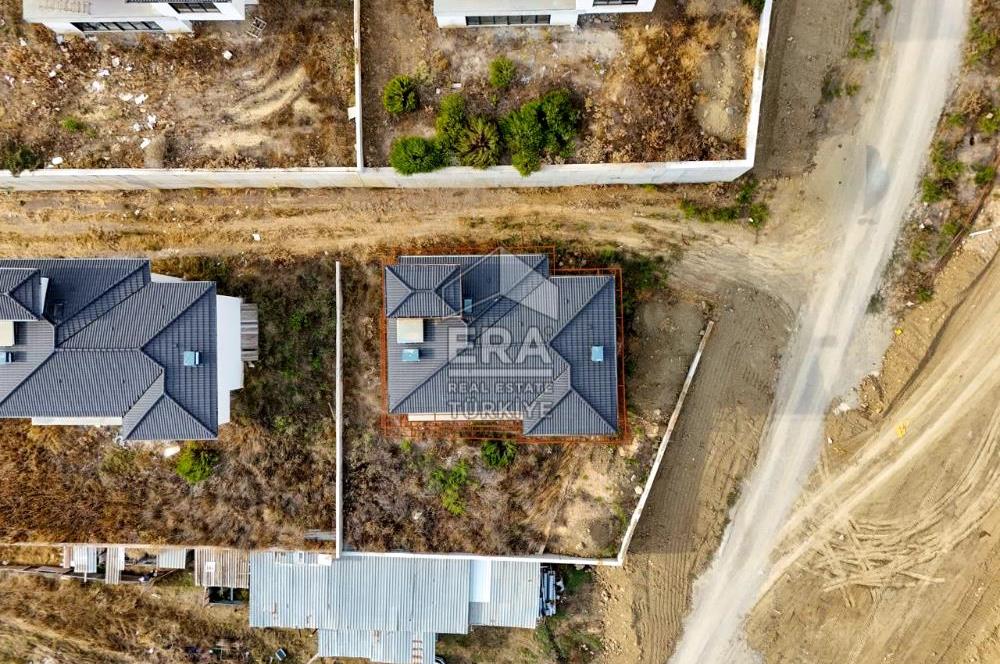 BALIKESİR KARESİ NAİPLİ'DE SATILIK 4+1 252 M² KÖŞE VİLLA
