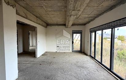 BALIKESİR KARESİ NAİPLİ'DE SATILIK 4+1 252 M² KÖŞE VİLLA