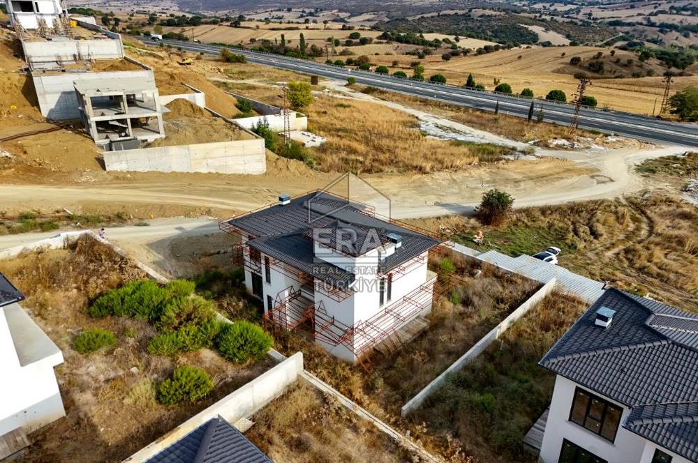 BALIKESİR KARESİ NAİPLİ'DE SATILIK 4+1 252 M² KÖŞE VİLLA