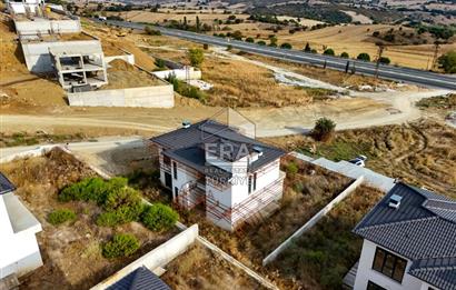 BALIKESİR KARESİ NAİPLİ'DE SATILIK 4+1 252 M² KÖŞE VİLLA