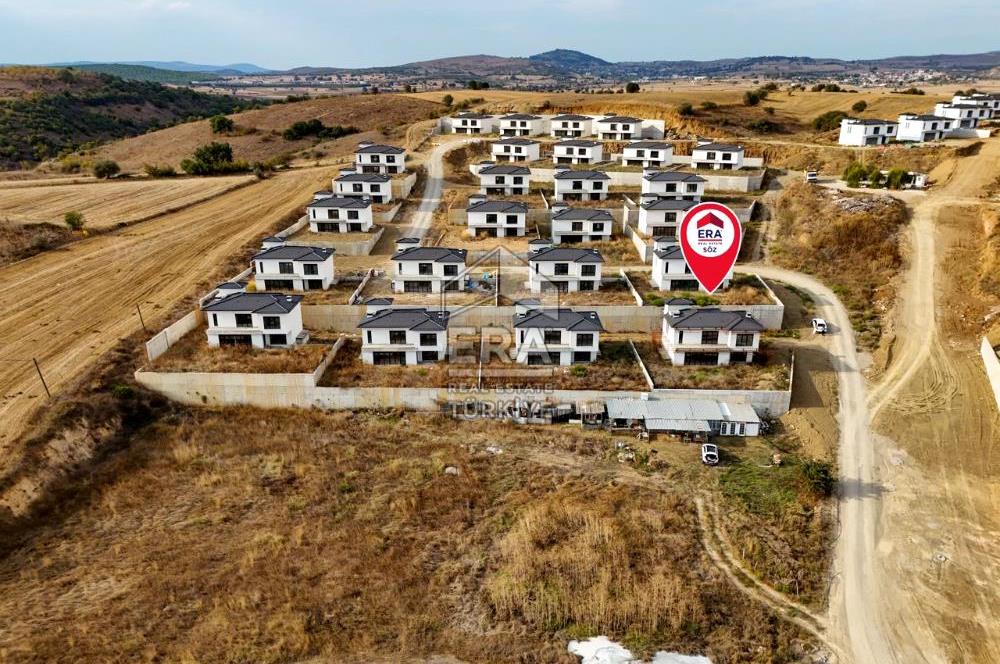 BALIKESİR KARESİ NAİPLİ'DE SATILIK 4+1 252 M² KÖŞE VİLLA