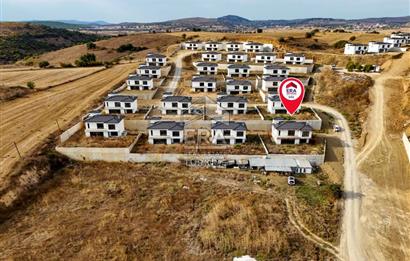 BALIKESİR KARESİ NAİPLİ'DE SATILIK 4+1 252 M² KÖŞE VİLLA