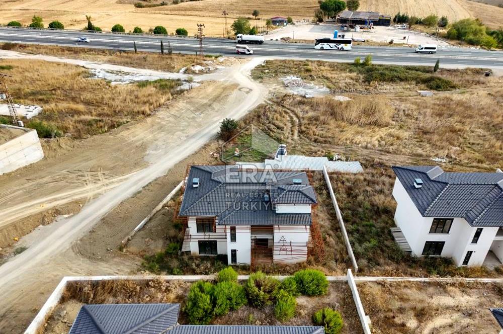 BALIKESİR KARESİ NAİPLİ'DE SATILIK 4+1 252 M² KÖŞE VİLLA