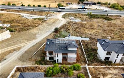 BALIKESİR KARESİ NAİPLİ'DE SATILIK 4+1 252 M² KÖŞE VİLLA