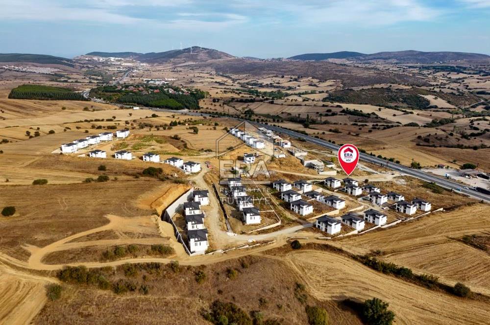 BALIKESİR KARESİ NAİPLİ'DE SATILIK 4+1 252 M² KÖŞE VİLLA