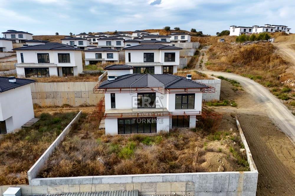 BALIKESİR KARESİ NAİPLİ'DE SATILIK 4+1 252 M² KÖŞE VİLLA