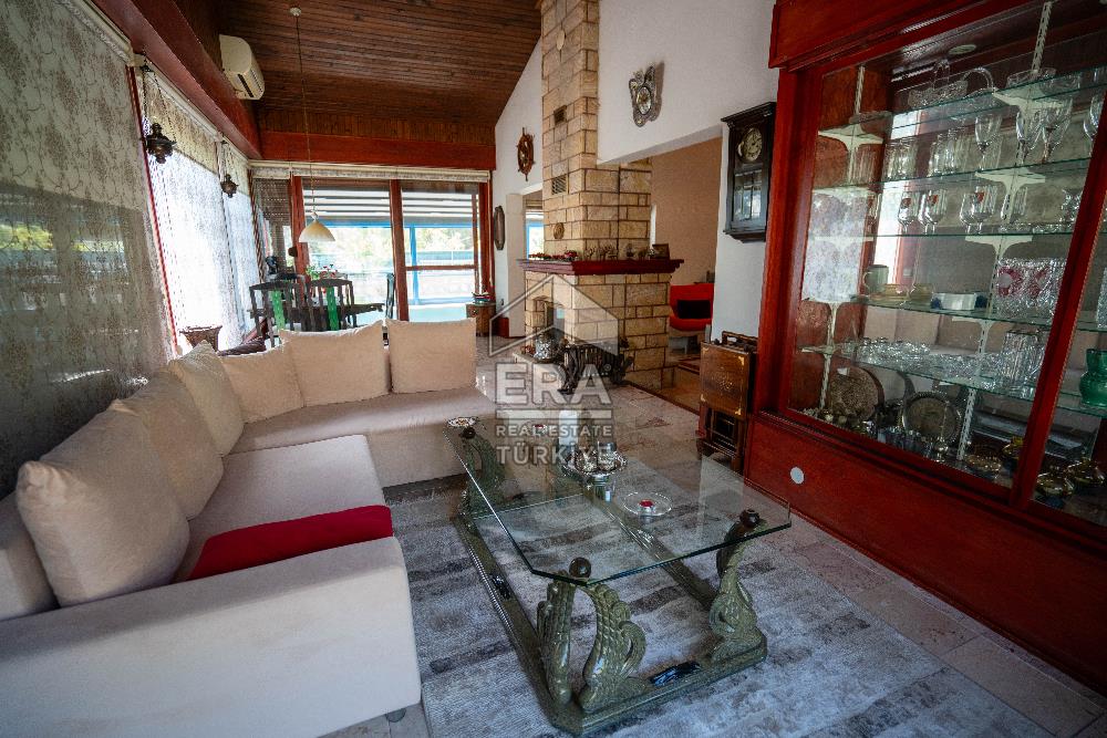Datça Reşadiye'de 1.085m2 Arsa Paylı 7+2 Havuzlu Çiftlik Evi