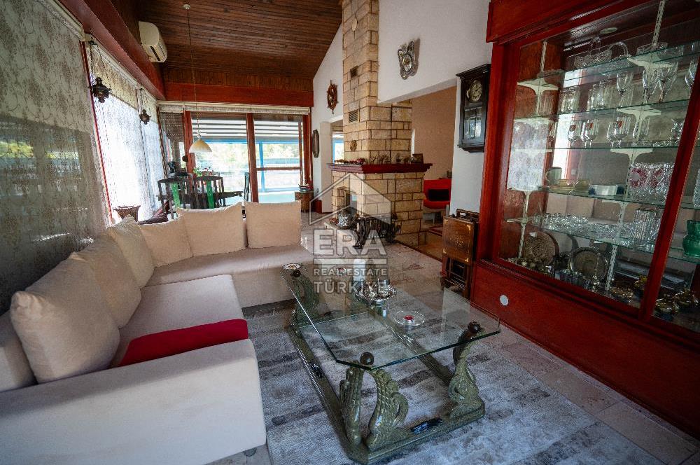 Datça Reşadiye'de 1.085m2 Arsa Paylı 7+2 Havuzlu Çiftlik Evi
