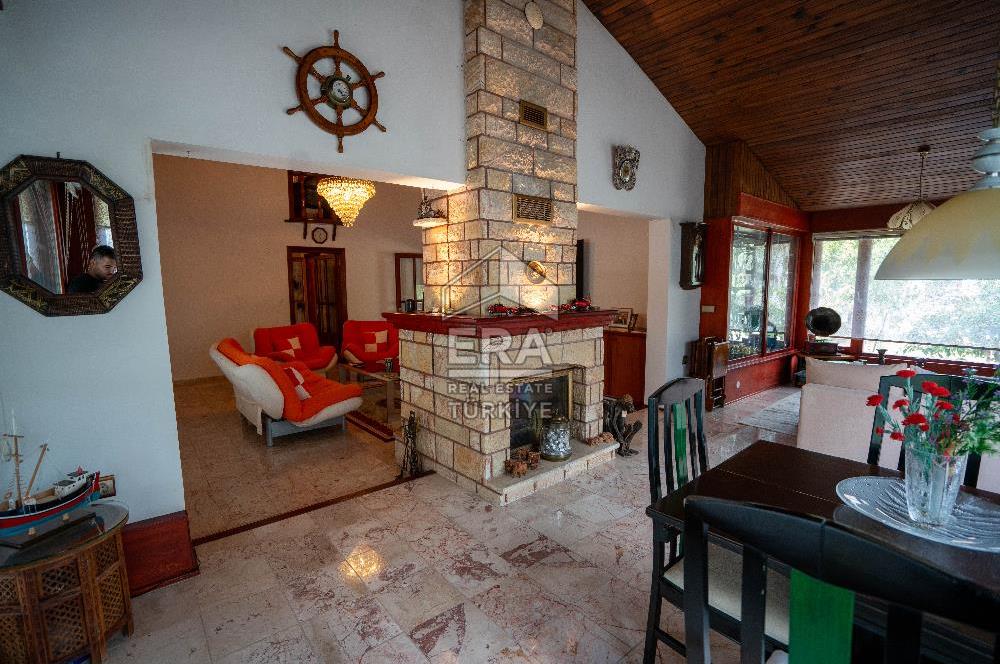Datça Reşadiye'de 1.085m2 Arsa Paylı 7+2 Havuzlu Çiftlik Evi