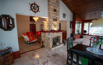 Datça Reşadiye'de 1.085m2 Arsa Paylı 7+2 Havuzlu Çiftlik Evi
