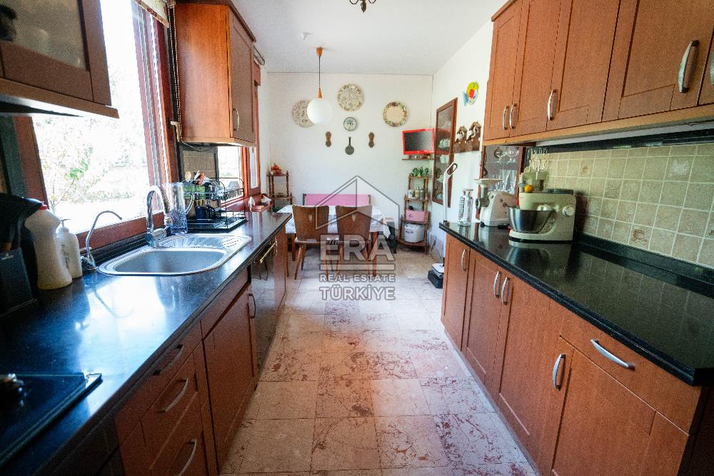 Datça Reşadiye'de 1.085m2 Arsa Paylı 7+2 Havuzlu Çiftlik Evi