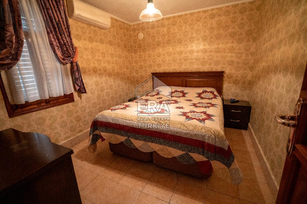 Datça Reşadiye'de 1.085m2 Arsa Paylı 7+2 Havuzlu Çiftlik Evi