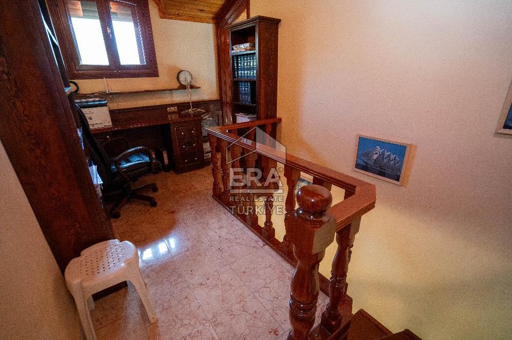 Datça Reşadiye'de 1.085m2 Arsa Paylı 7+2 Havuzlu Çiftlik Evi