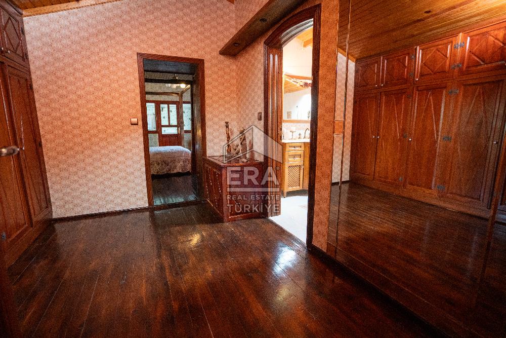 Datça Reşadiye'de 1.085m2 Arsa Paylı 7+2 Havuzlu Çiftlik Evi