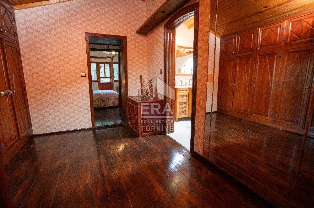 Datça Reşadiye'de 1.085m2 Arsa Paylı 7+2 Havuzlu Çiftlik Evi