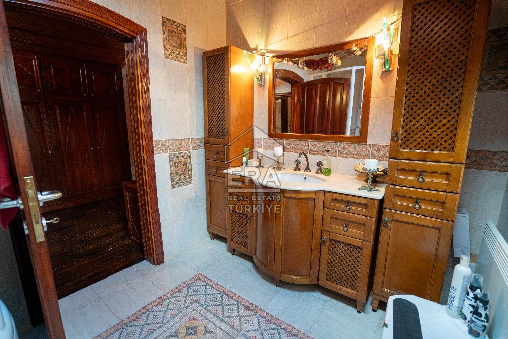 Datça Reşadiye'de 1.085m2 Arsa Paylı 7+2 Havuzlu Çiftlik Evi
