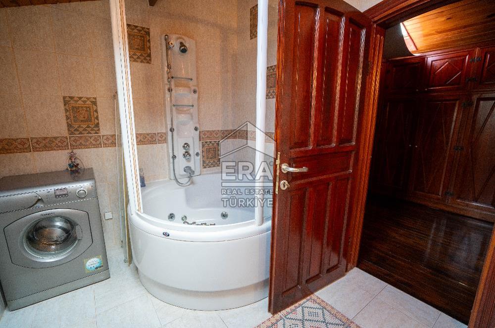 Datça Reşadiye'de 1.085m2 Arsa Paylı 7+2 Havuzlu Çiftlik Evi