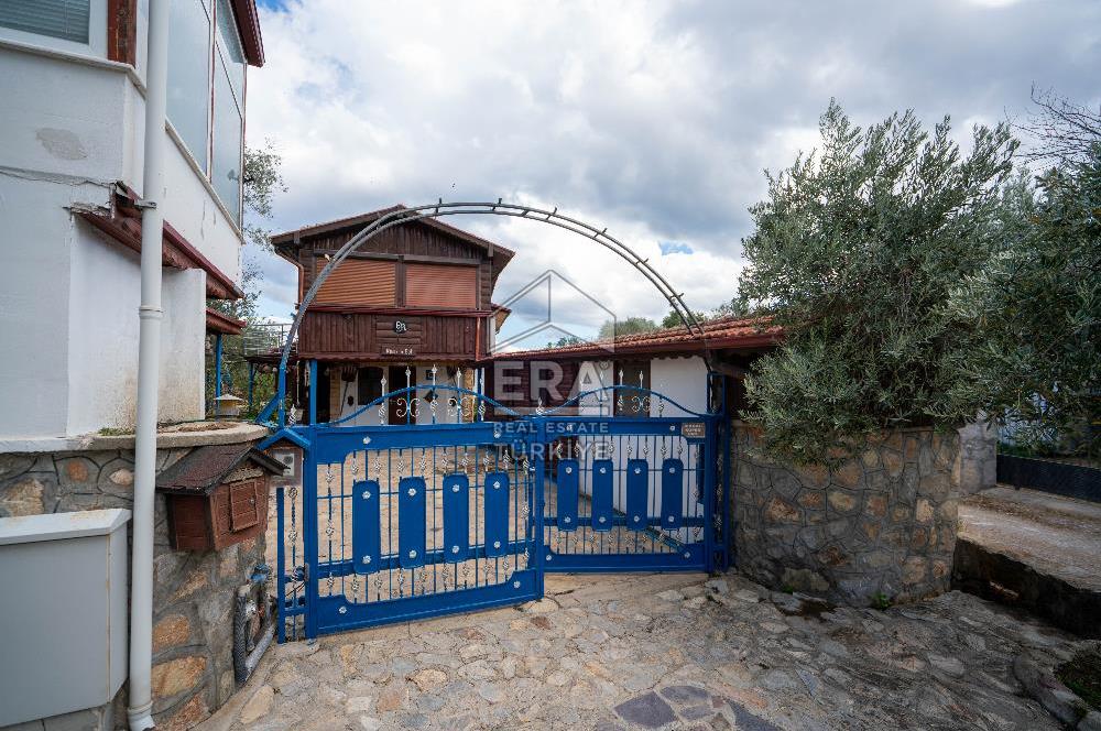 Datça Reşadiye'de 1.085m2 Arsa Paylı 7+2 Havuzlu Çiftlik Evi