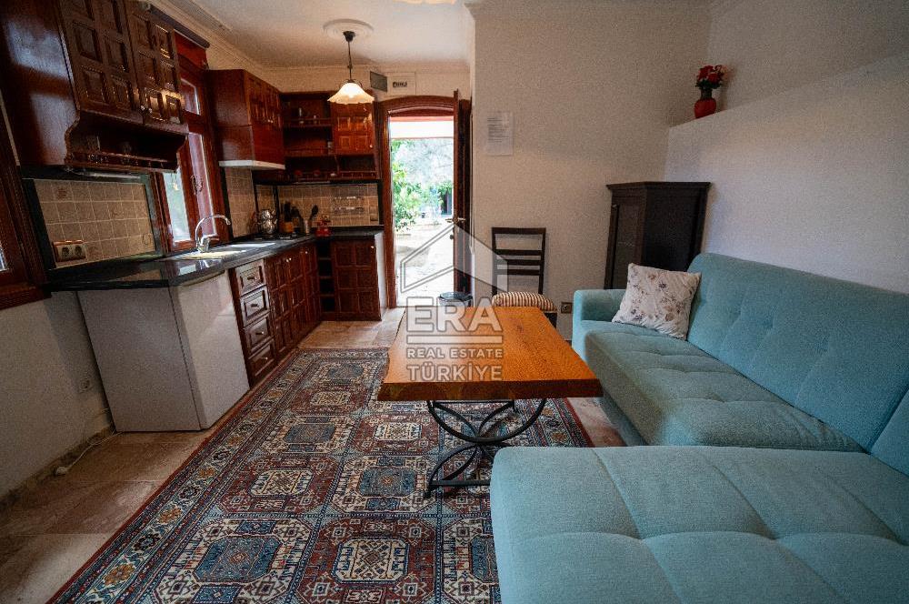 Datça Reşadiye'de 1.085m2 Arsa Paylı 7+2 Havuzlu Çiftlik Evi