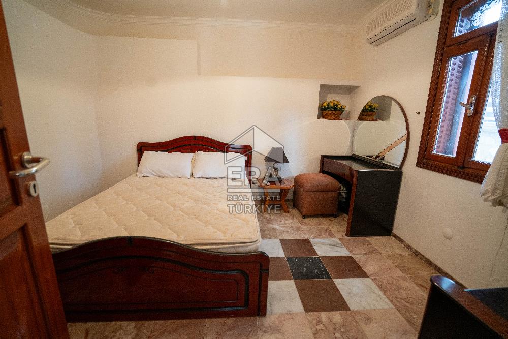 Datça Reşadiye'de 1.085m2 Arsa Paylı 7+2 Havuzlu Çiftlik Evi