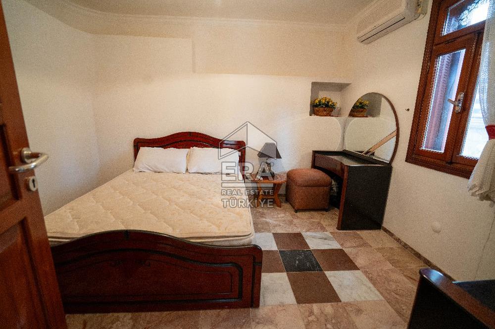 Datça Reşadiye'de 1.085m2 Arsa Paylı 7+2 Havuzlu Çiftlik Evi