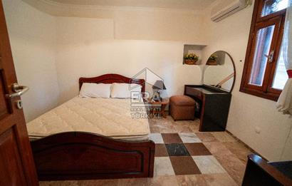 Datça Reşadiye'de 1.085m2 Arsa Paylı 7+2 Havuzlu Çiftlik Evi