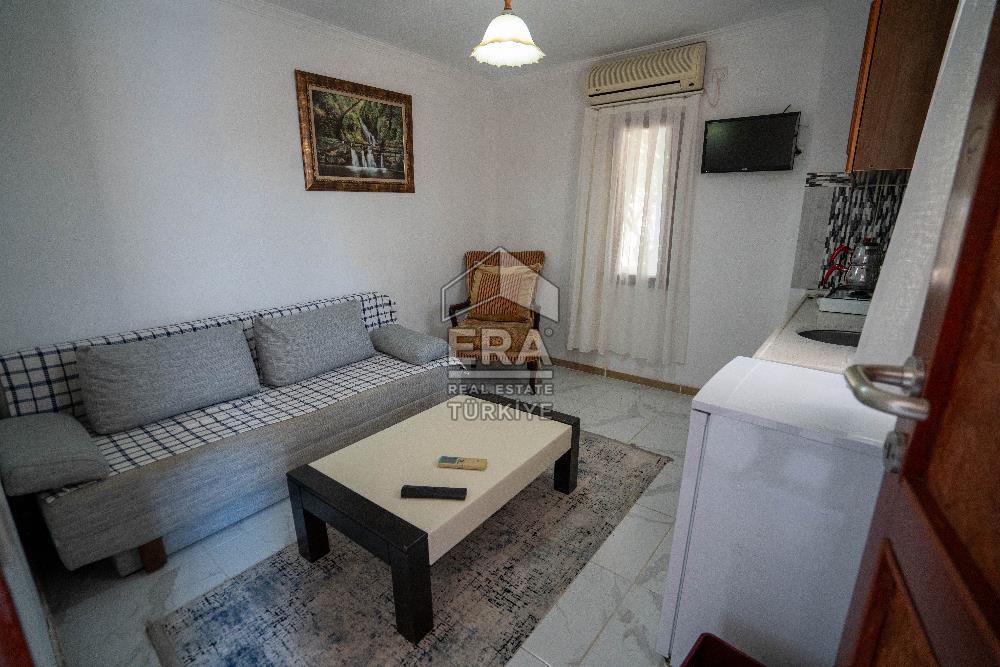 Datça Reşadiye'de 1.085m2 Arsa Paylı 7+2 Havuzlu Çiftlik Evi