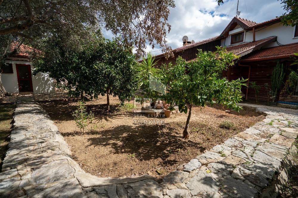 Datça Reşadiye'de 1.085m2 Arsa Paylı 7+2 Havuzlu Çiftlik Evi
