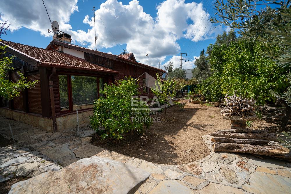 Datça Reşadiye'de 1.085m2 Arsa Paylı 7+2 Havuzlu Çiftlik Evi