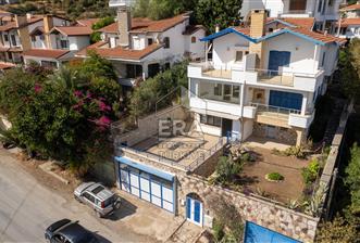 Datça Merkezde Deniz Manzaralı 277 M2 Tripleks Villa Ve Dükkan