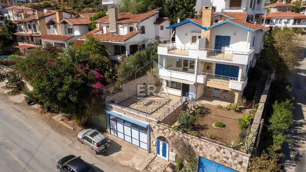 Datça Merkezde Deniz Manzaralı 277 M2 Tripleks Villa Ve Dükkan