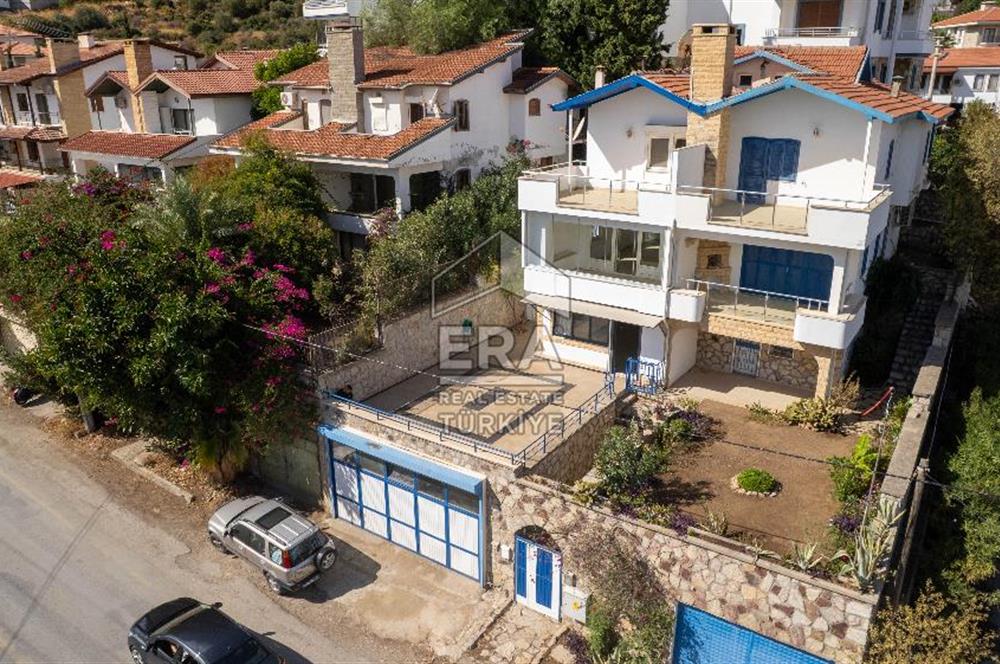 Datça Merkezde Deniz Manzaralı 277 M2 Tripleks Villa Ve Dükkan